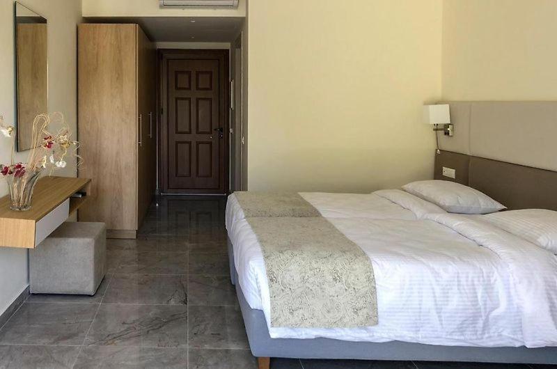 Athina Hotel Agios Georgios Pagon Room photo